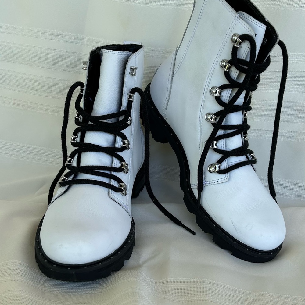 SOREL boots white sz 9.5